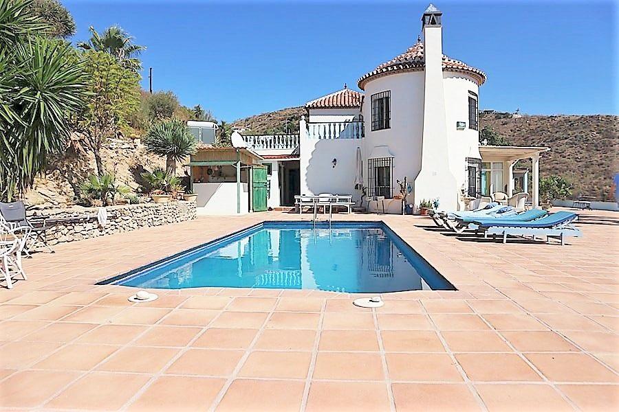 Villa for sale in Torrox