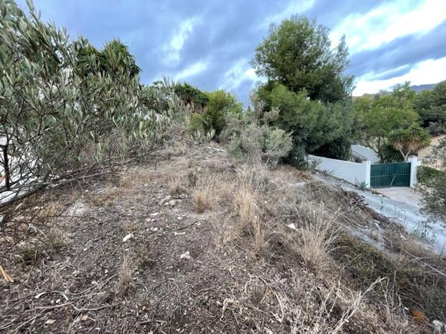 Exclusief bij Villandalux, dubbel perceel op 300 meter van het strand van Burriana, Nerja.