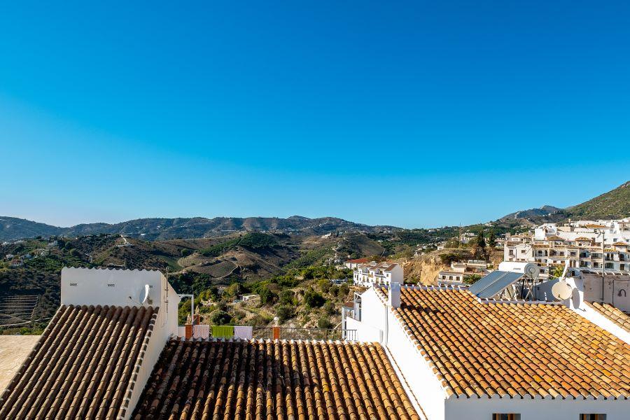 Appartement in Frigiliana met uitzicht op de bergen.