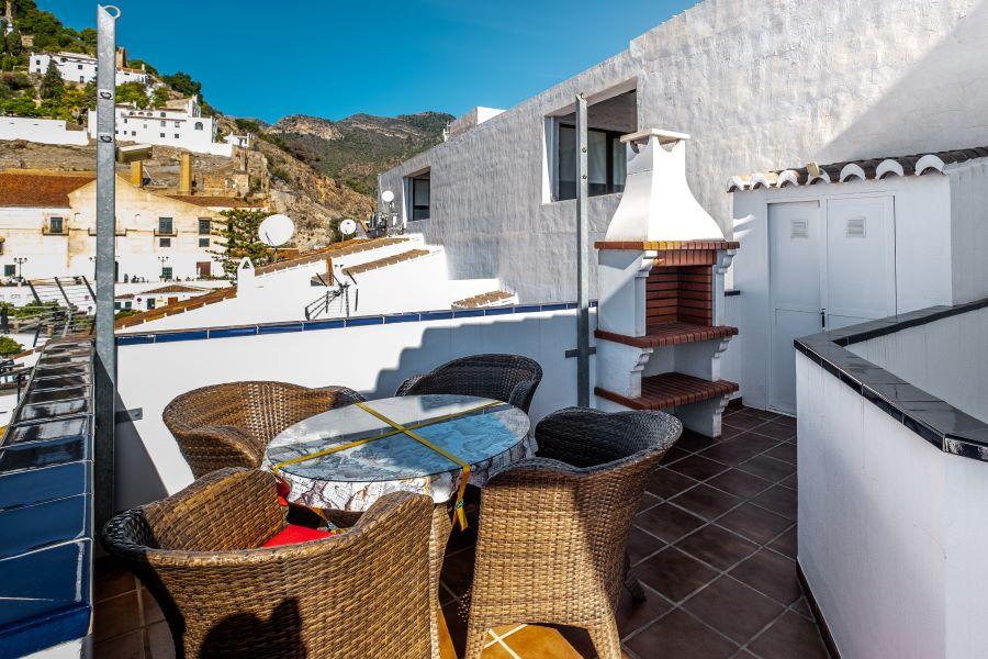 Appartement in Frigiliana met uitzicht op de bergen.