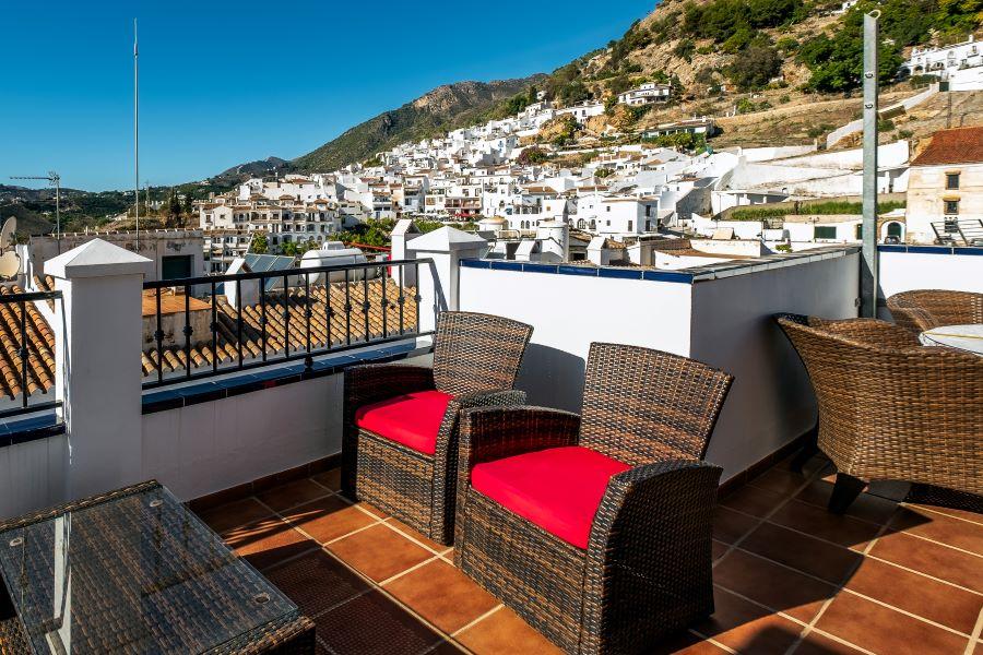 Appartement in Frigiliana met uitzicht op de bergen.