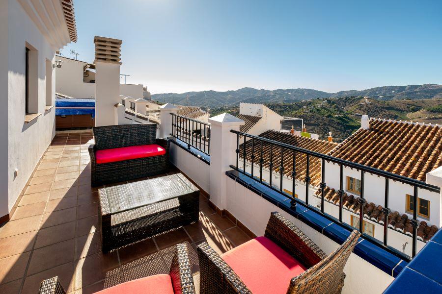 Appartement in Frigiliana met uitzicht op de bergen.