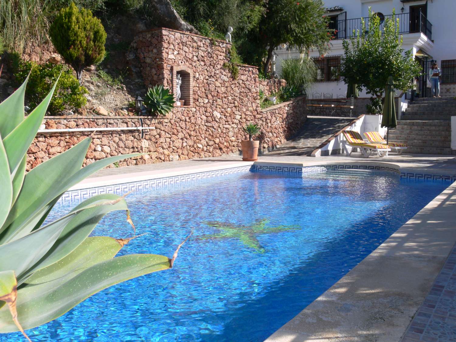 Smukt roligt hus i Frigiliana med smuk have og privat pool