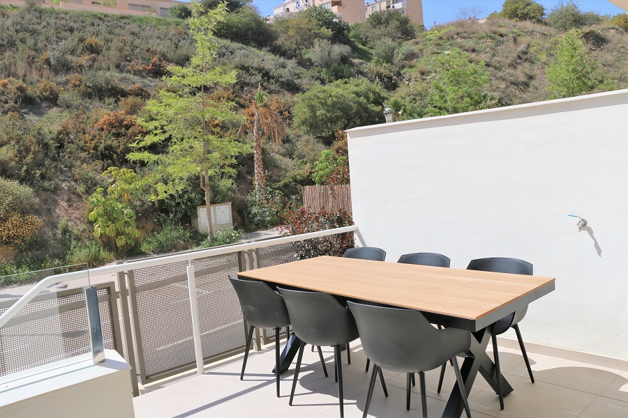 Nouvel appartement luxueusement fini dans un complexe à petite échelle pour de merveilleuses vacances à la plage à Nerja, dans le sud de l’Espagne.