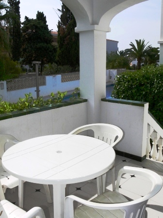 1-bedroom apartment with communal pool located close to the beach and center of Nerja