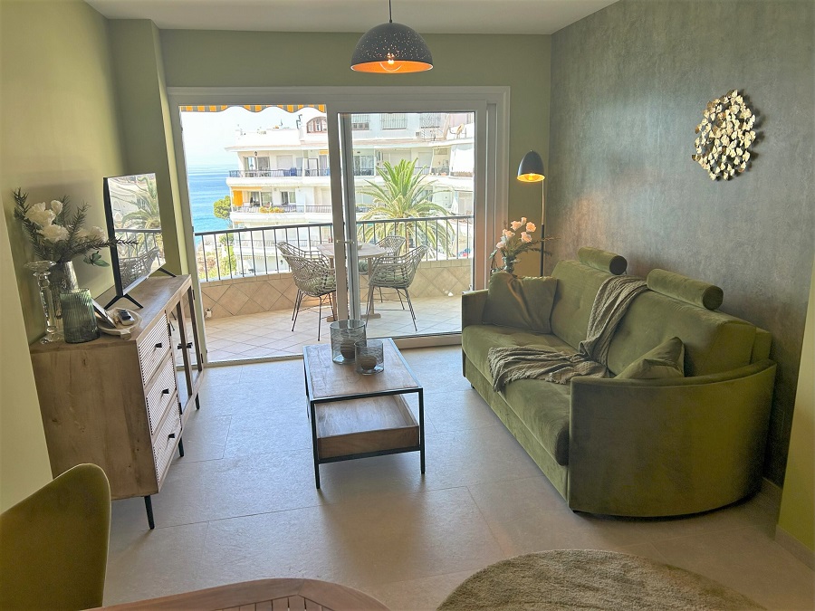 This apartment has recently been completely renovated, beautifully decorated and perfectly located within walking distance of the beach and the cozy center