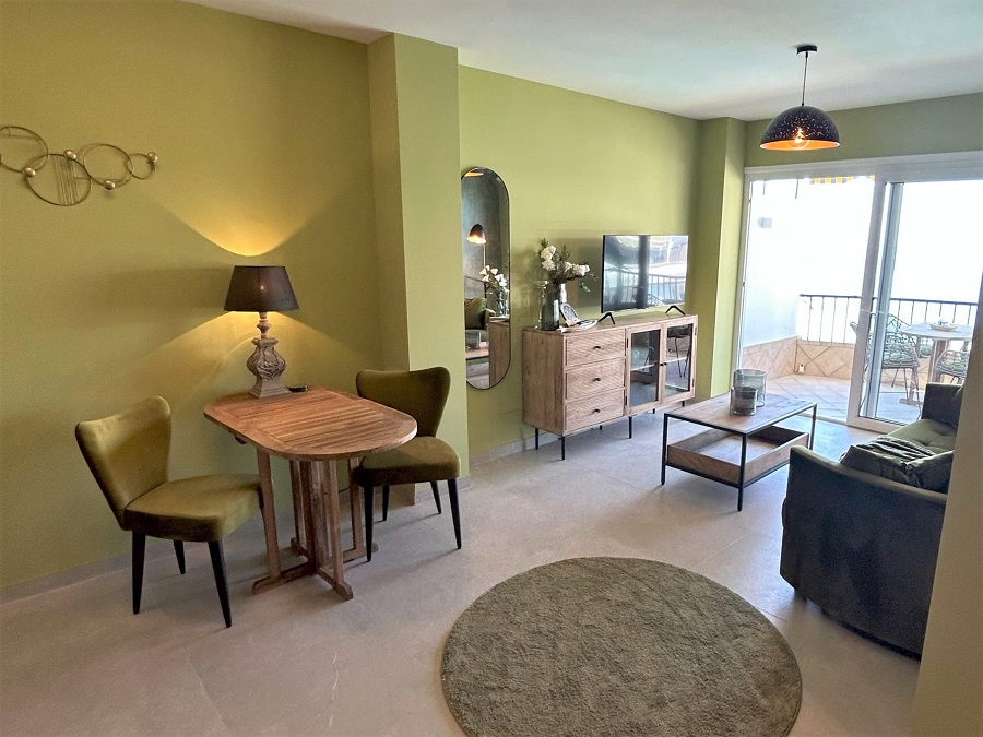 This apartment has recently been completely renovated, beautifully decorated and perfectly located within walking distance of the beach and the cozy center