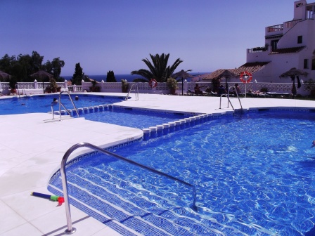 Mooi appartement met 1 slaapkamer en zeezicht dichtbij het Burrina strand in Nerja.