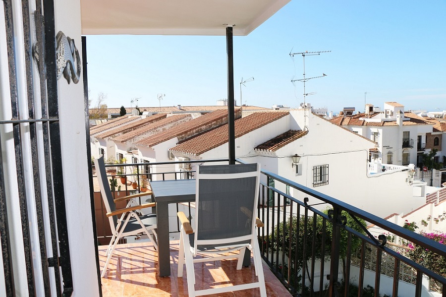 Appartement ideaal gelegen vlakbij het bekende Burriana strand en vlakbij het levendige centrum van Nerja, voor een heerlijke strandvakantie in Nerja.