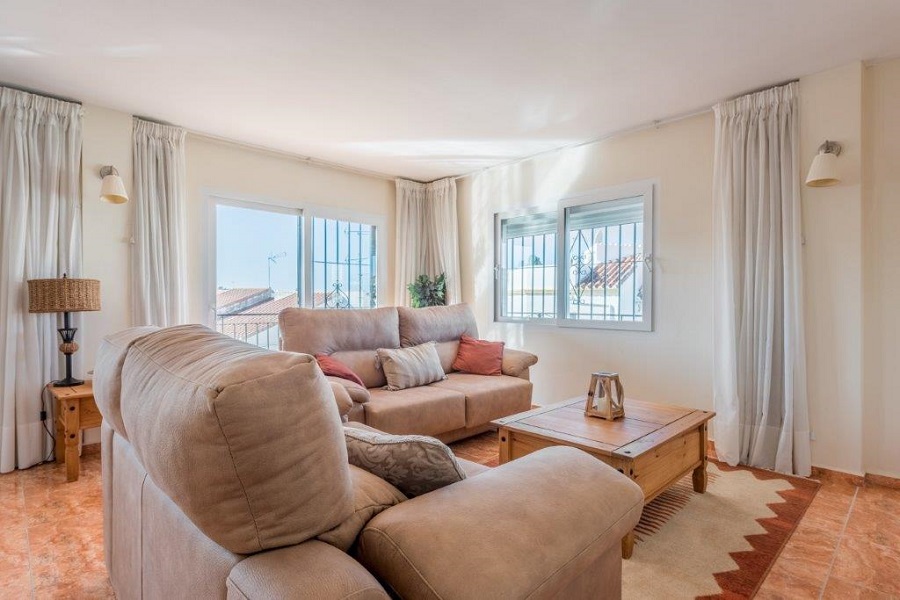 Appartement ideaal gelegen vlakbij het bekende Burriana strand en vlakbij het levendige centrum van Nerja, voor een heerlijke strandvakantie in Nerja.