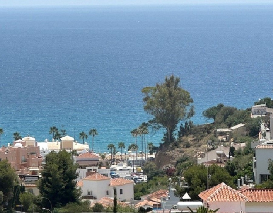 Vakker attraktiv leilighet i Parador-området med fantastisk utsikt over havet og Nerja