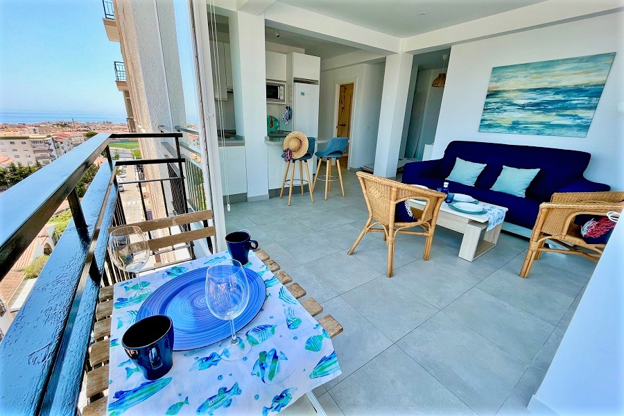 Super appartement avec une vue imprenable sur la mer et à distance de marche de la plage de Burriana et du centre de Nerja.