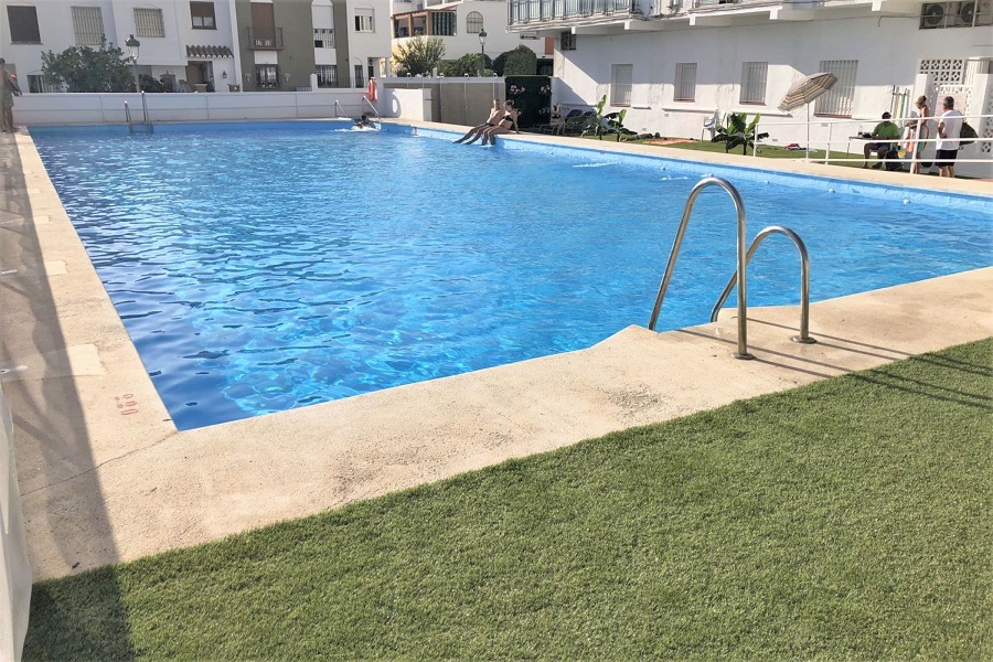 Grande appartamento con splendida vista a pochi passi dalla spiaggia di Burriana e dal centro di Nerja.