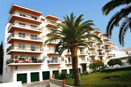 Lägenhet med 2 sovrum med gemensam pool en kort bit från stranden och centrum av Nerja