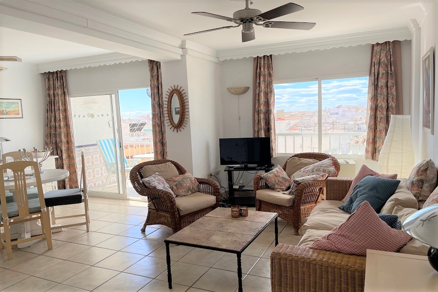 Appartement de 2 chambres avec piscine commune à quelques pas de la plage et du centre de Nerja