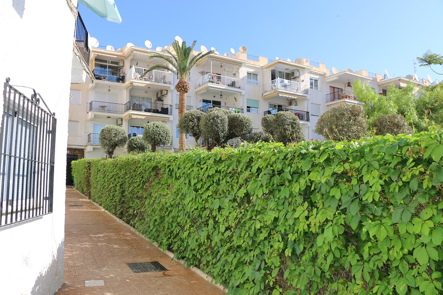 Appartement de 2 chambres avec piscine commune à quelques pas de la plage et du centre de Nerja