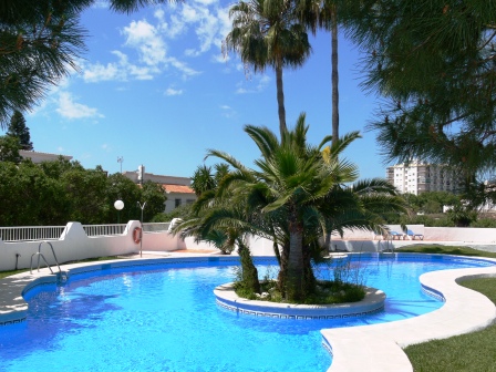 Belle maison de vacances de 2 chambres avec piscine privée à Nerja