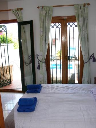 Hermosa casa de vacaciones de 2 dormitorios con piscina privada en Nerja