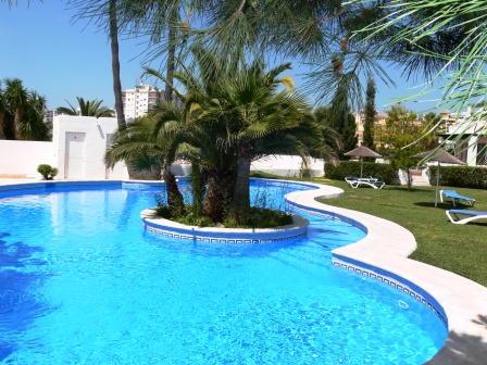 Belle maison de vacances de 2 chambres avec piscine privée à Nerja