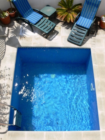 Hermosa casa de vacaciones de 2 dormitorios con piscina privada en Nerja