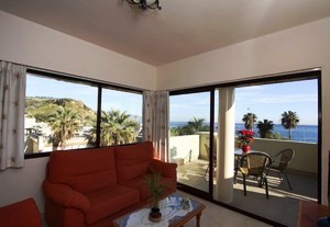 Apartamento de 2 dormitorios en primera línea de playa de Burriana en Nerja