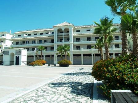 Precioso apartamento en el corazón de Nerja con piscina comunitaria y a poca distancia de la playa