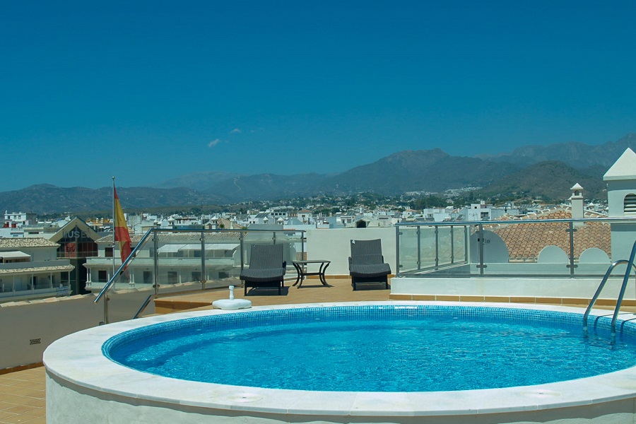 Mooi appartement hartje Nerja met gemeenschappelijk zwembad en korte afstand van het strand