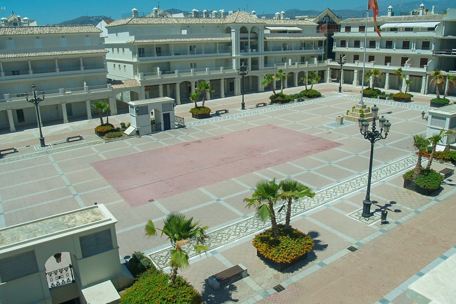 Beautiful apartment in the heart of Nerja with communal pool and short distance from the beach