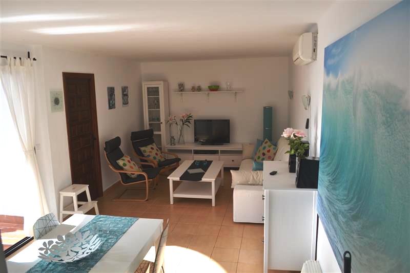 Spacious apartment with 2 bedrooms, 2 bathrooms and beautiful views of Burriana beach.