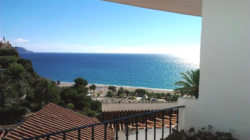 Spazioso appartamento con 2 camere da letto, 2 bagni e splendida vista sulla spiaggia di Burriana.