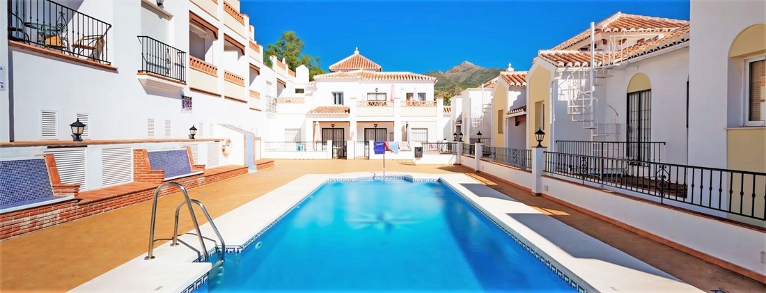 Appartement de 2 chambres avec piscine commune près de la plage de Burriana de Nerja