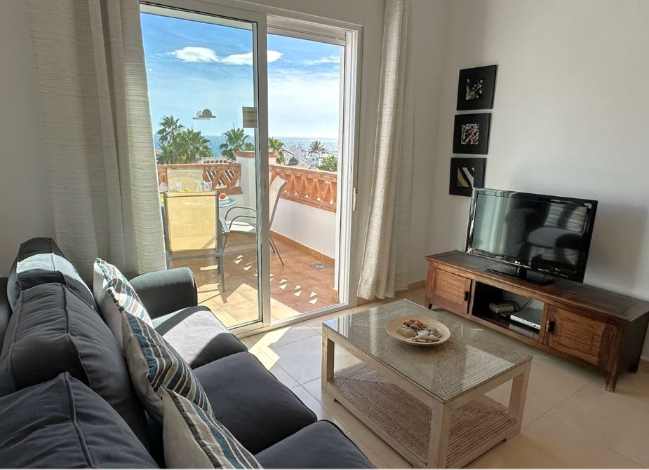 2 bedroom apartment with communal pool near the Burriana beach of Nerja