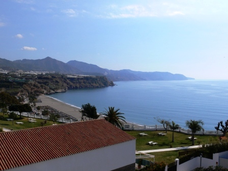 3 roms leilighet en kort spasertur til stranden og sentrum av Nerja