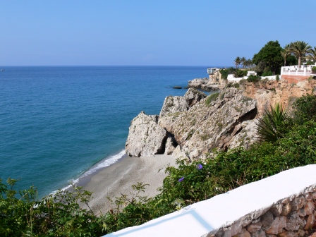 Prachtige vakantiewoning direct aan zee in Nerja