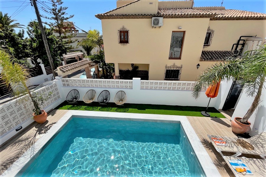 New villa with private pool, 3 bedrooms, 2 bathrooms, ideally located a short walk from the beach and center of Nerja