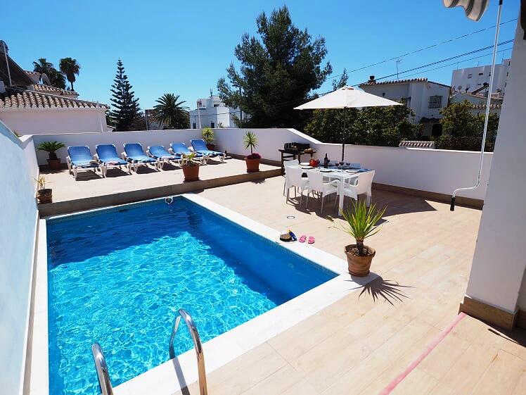 Ferienvilla mit 3 Schlafzimmern und privatem Pool in Nerja