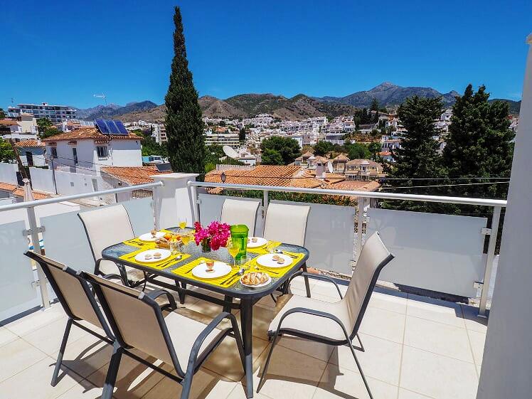 Nieuwe 3-slaapkamer villa met zwembad dichtbij strand en centrum Nerja