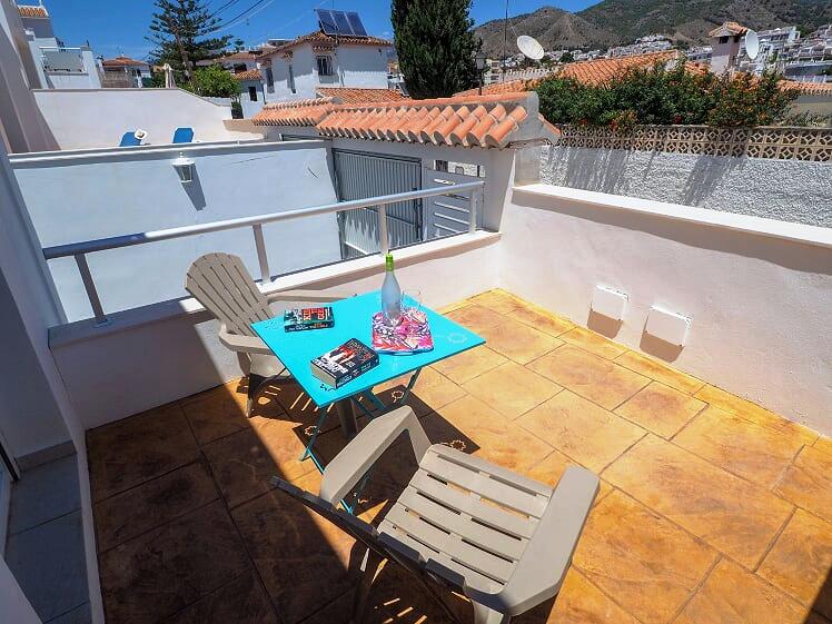 Nueva villa de 3 dormitorios con piscina cerca de la playa y el centro de Nerja