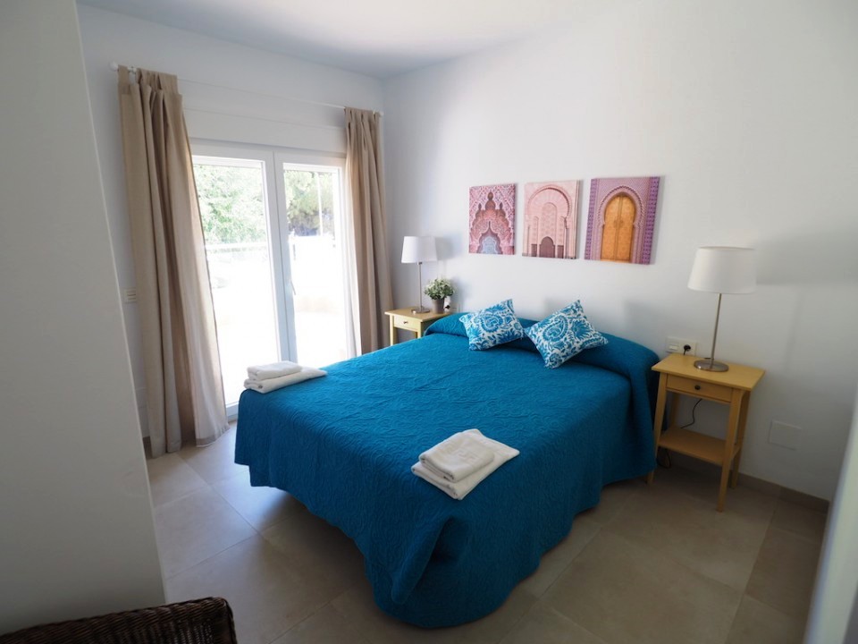 Villa neuve de 3 chambres avec piscine privée idéalement située à Nerja