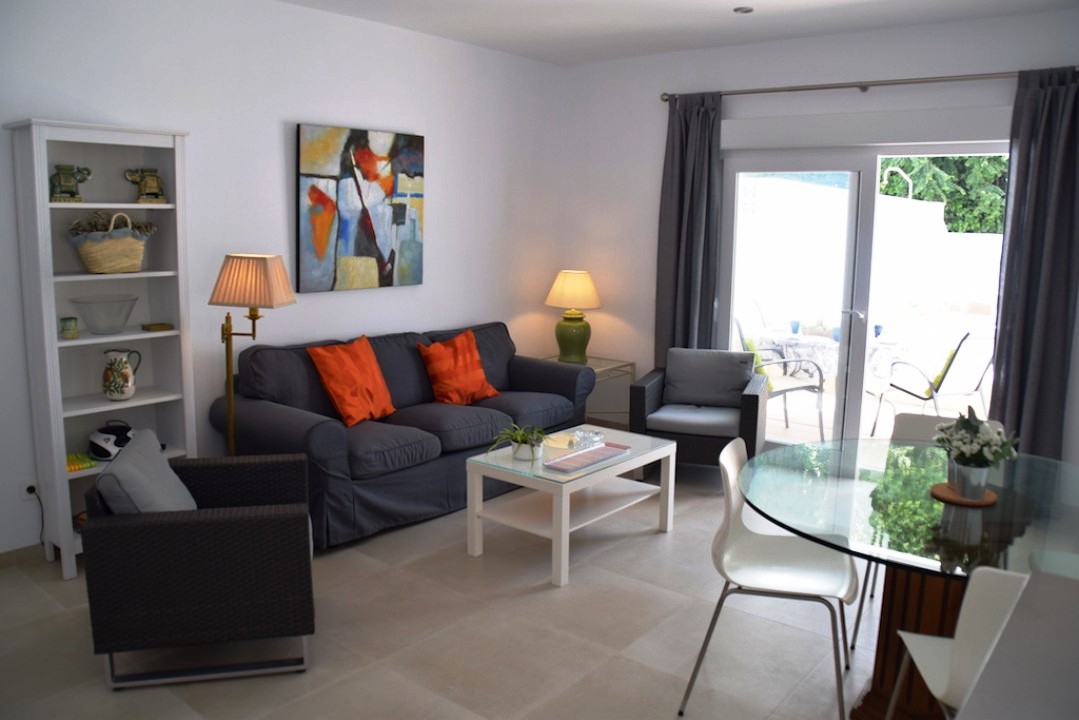 Nueva villa de 3 dormitorios con piscina privada idealmente ubicada en Nerja