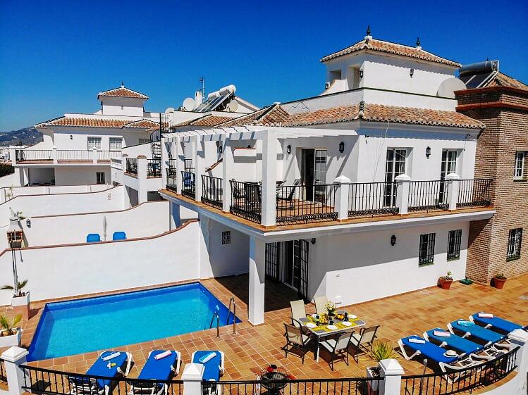 Villa mit 3 Schlafzimmern und privatem Pool mit herrlichem Blick über die Bucht von Burriana in Nerja