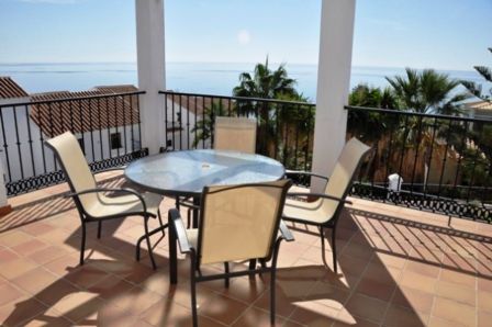 Villa met 3 slaapkamers, privé zwembaden schitterend uitzicht over de baai van Burriana in Nerja