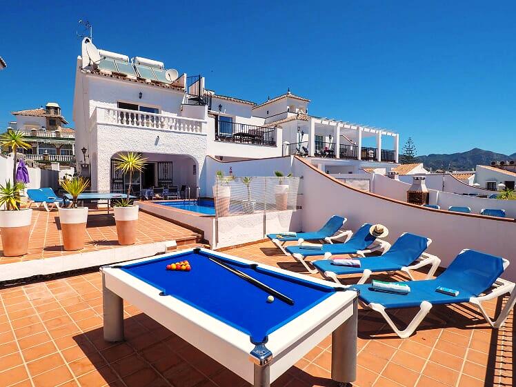 Villa de vacances avec vue sur la mer, piscine et 3 chambres à Nerja