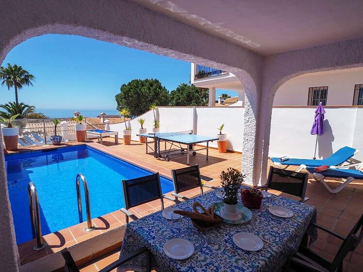 Ferienvilla mit Meerblick, Pool und 3 Schlafzimmern in Nerja