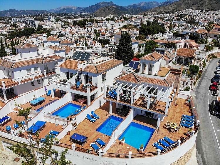 Semestervilla med havsutsikt, pool och 3 sovrum i Nerja