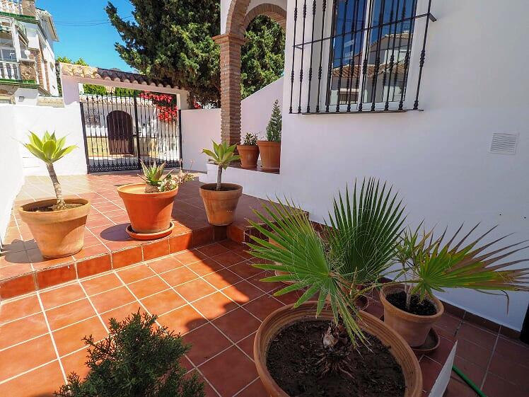 Villa de vacances avec vue sur la mer, piscine et 3 chambres à Nerja