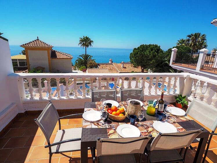 Villa con vista sul mare, piscina e 3 camere da letto a Nerja