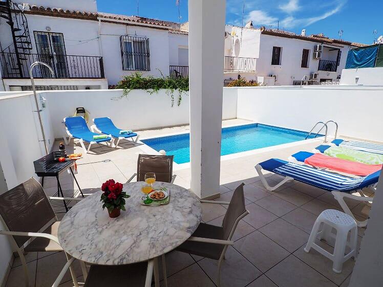 Schöne geräumige Villa mit 3 Schlafzimmern und Swimmingpool in der Nähe des Strandes Burriana und des Zentrums von Nerja