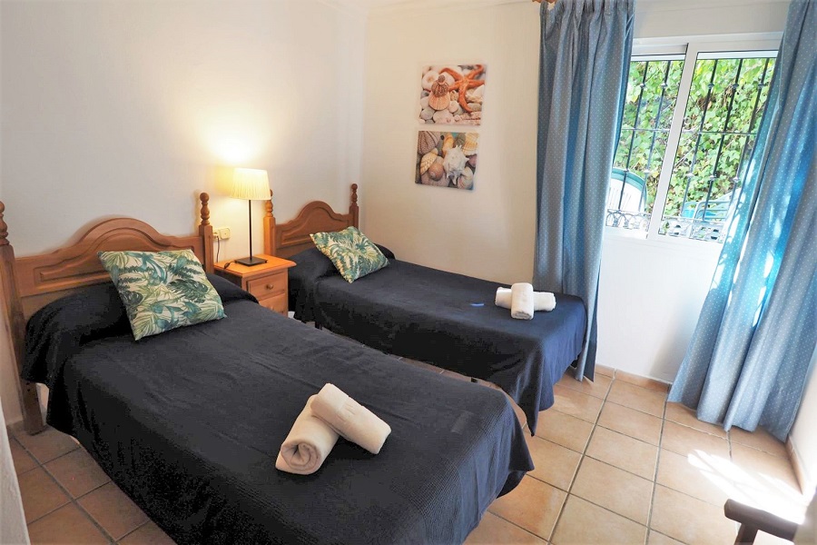 Appartamento ristrutturato con 2 camere da letto splendidamente arredato con vista mozzafiato su Nerja e sul mare.