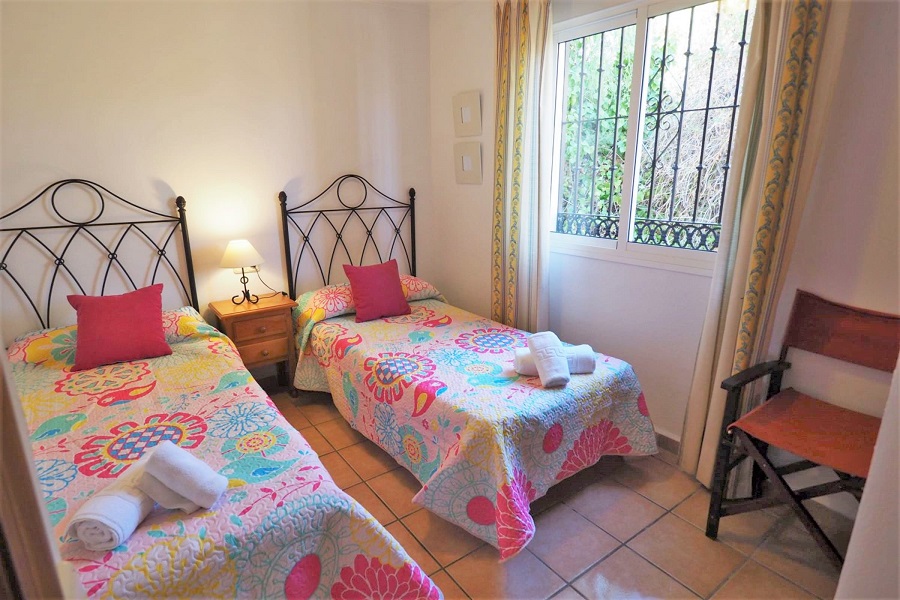 Appartamento ristrutturato con 2 camere da letto splendidamente arredato con vista mozzafiato su Nerja e sul mare.